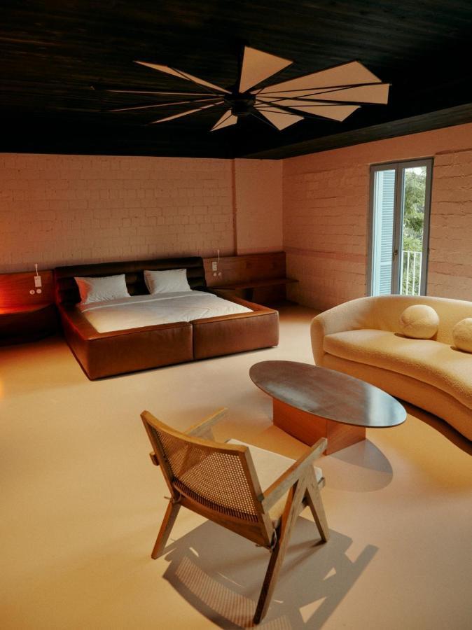 Rooms Hotel Batoemi Buitenkant foto