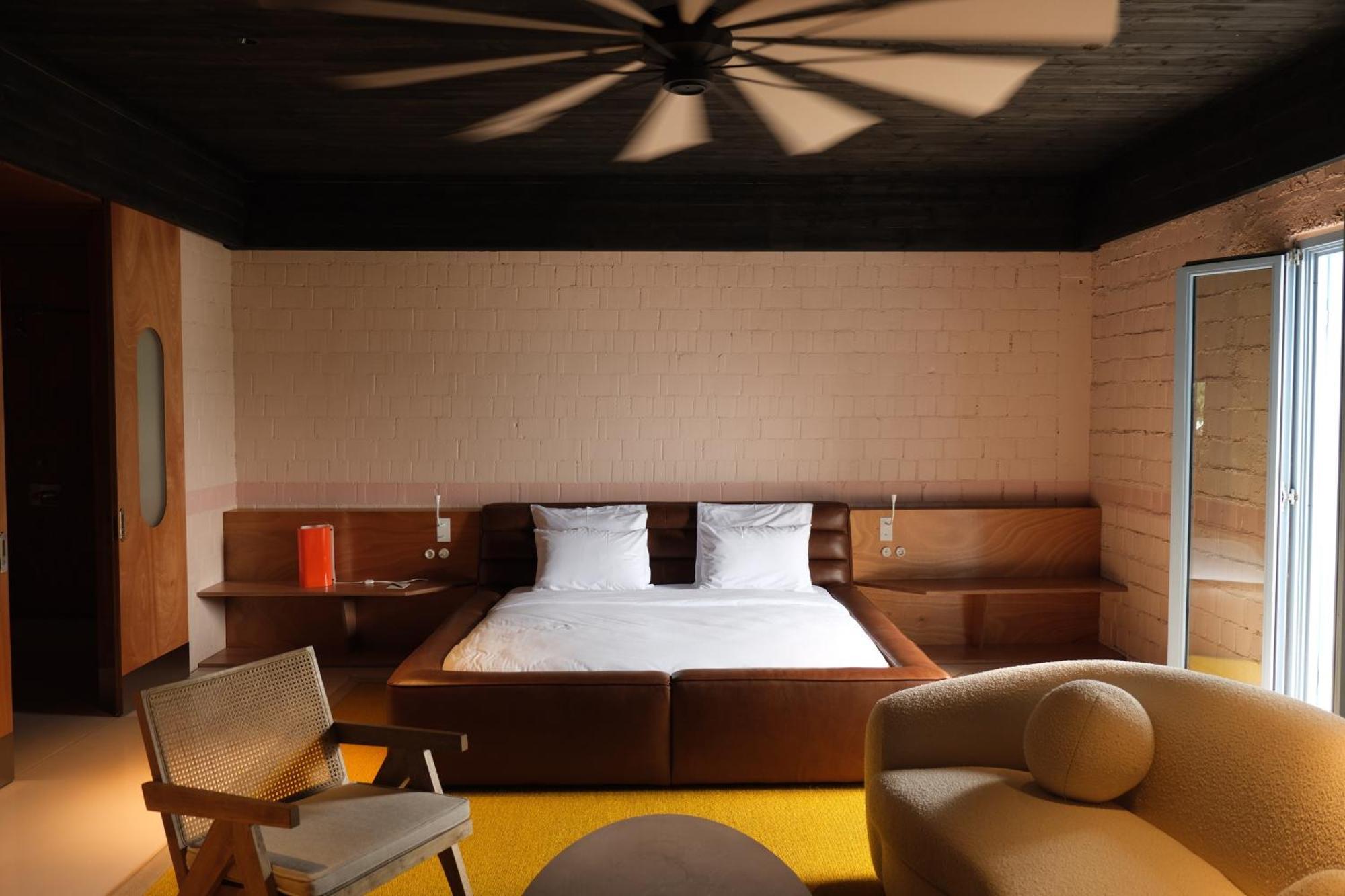 Rooms Hotel Batoemi Buitenkant foto