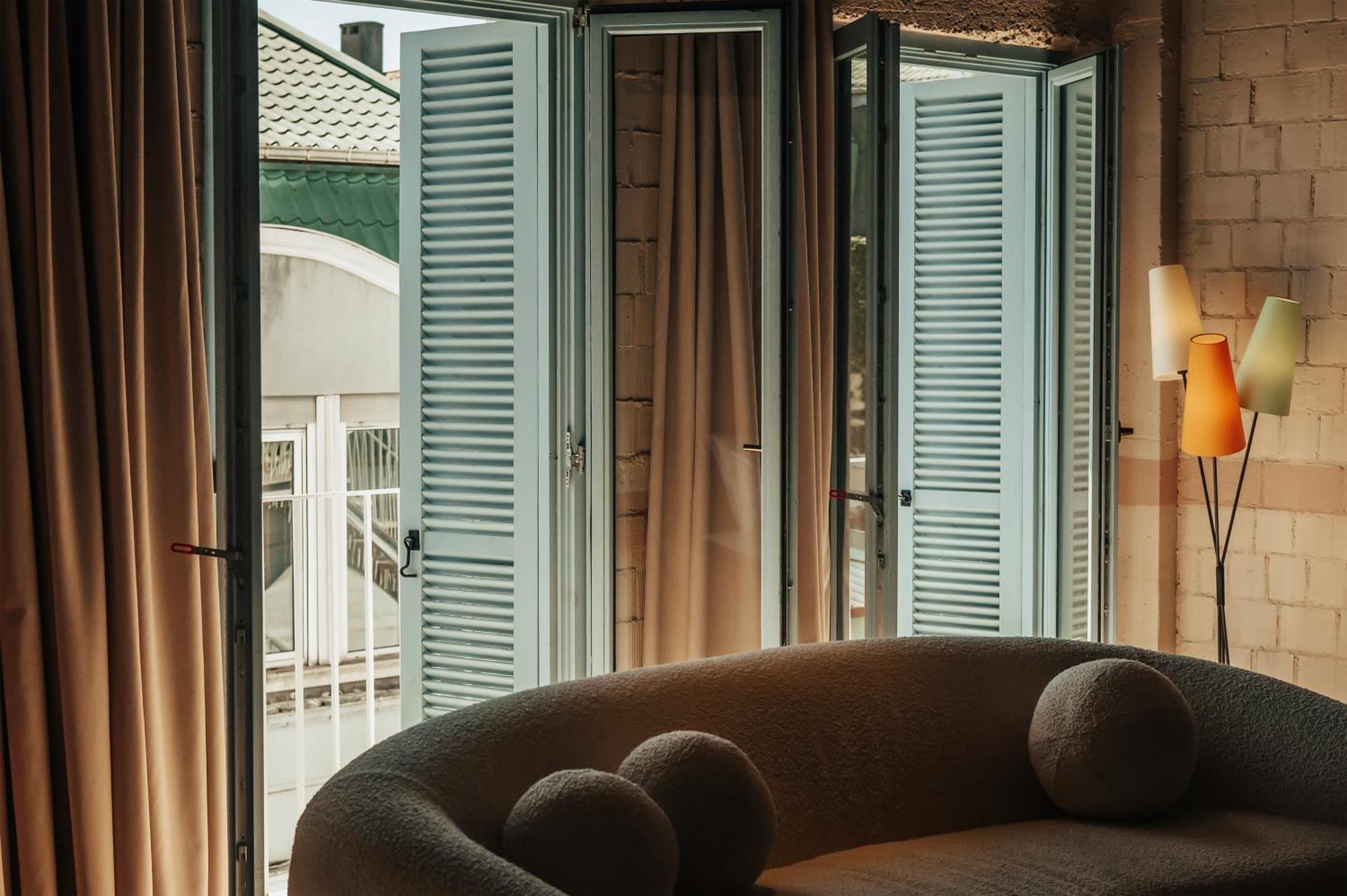 Rooms Hotel Batoemi Buitenkant foto